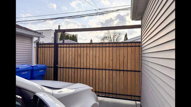 5536 N Mango Avenue, Chicago, IL 60630