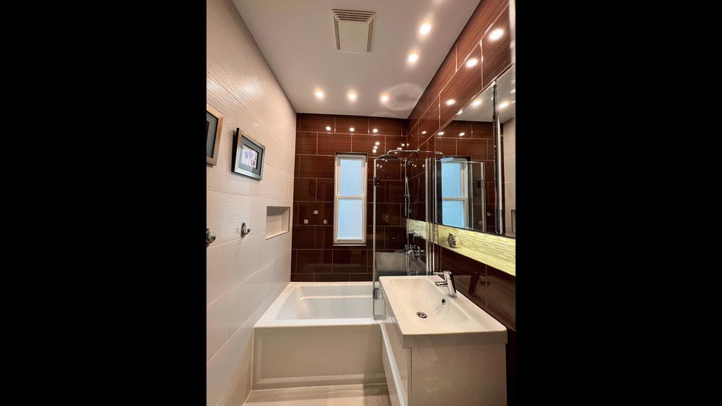 Image 16 of property listing at 5536 N Mango Avenue, Chicago, IL 60630