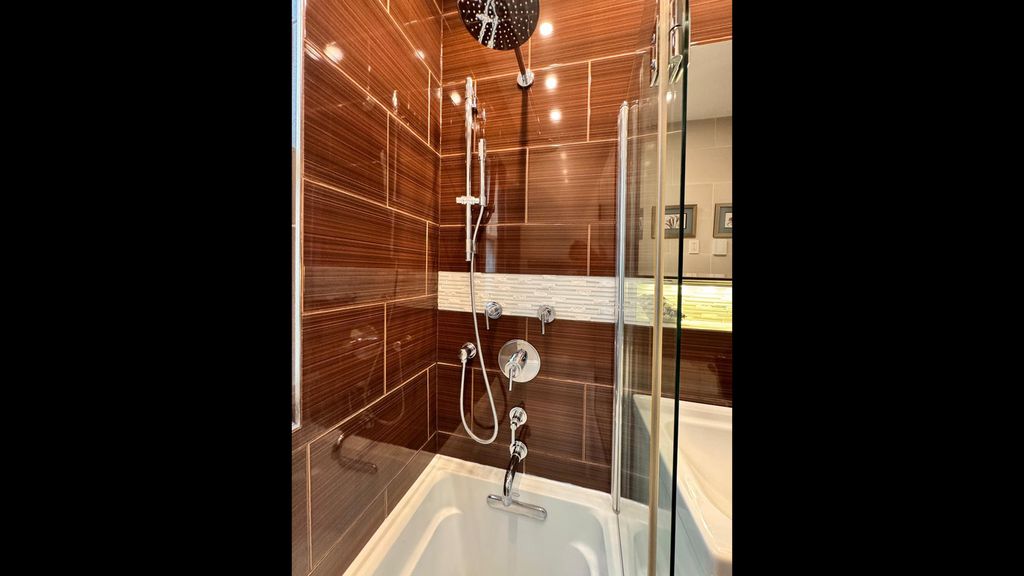 Image 17 of property listing at 5536 N Mango Avenue, Chicago, IL 60630