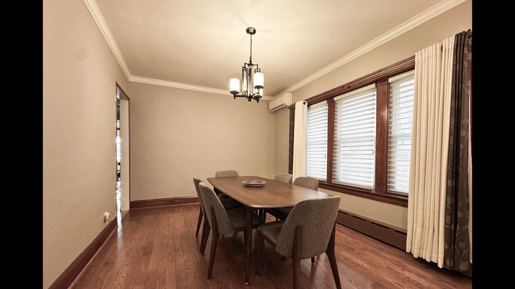 Image 42 of property listing at 5536 N Mango Avenue, Chicago, IL 60630