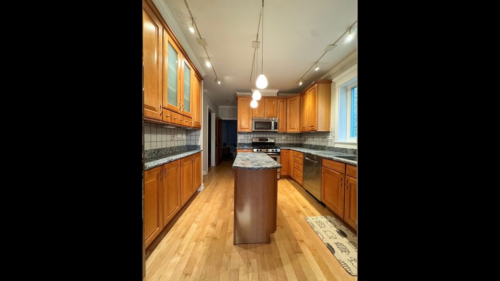 Image 46 of property listing at 5536 N Mango Avenue, Chicago, IL 60630