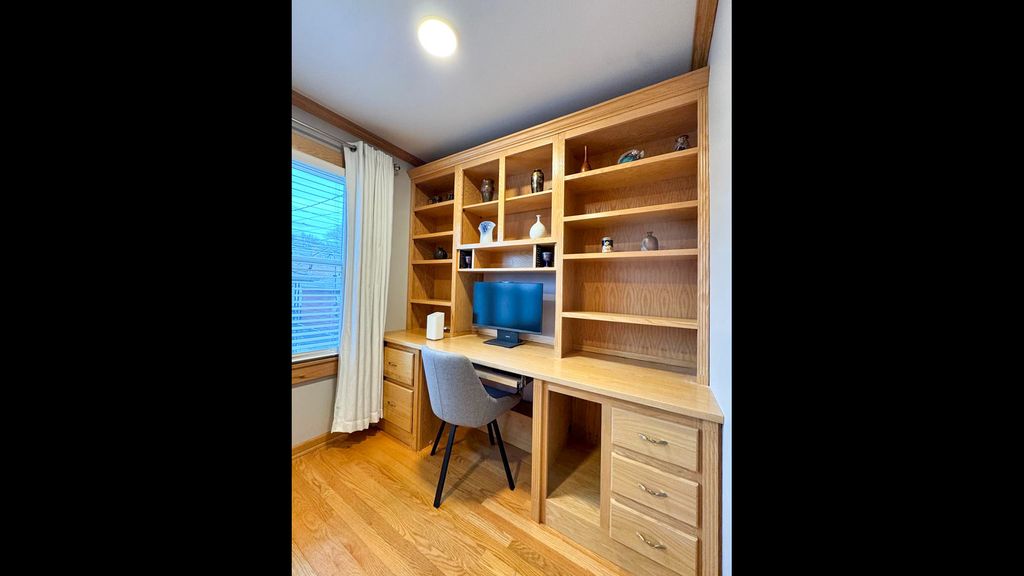 Image 49 of property listing at 5536 N Mango Avenue, Chicago, IL 60630
