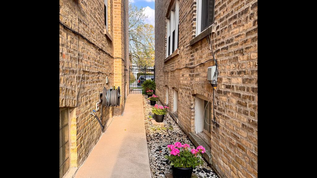 Image 51 of property listing at 5536 N Mango Avenue, Chicago, IL 60630