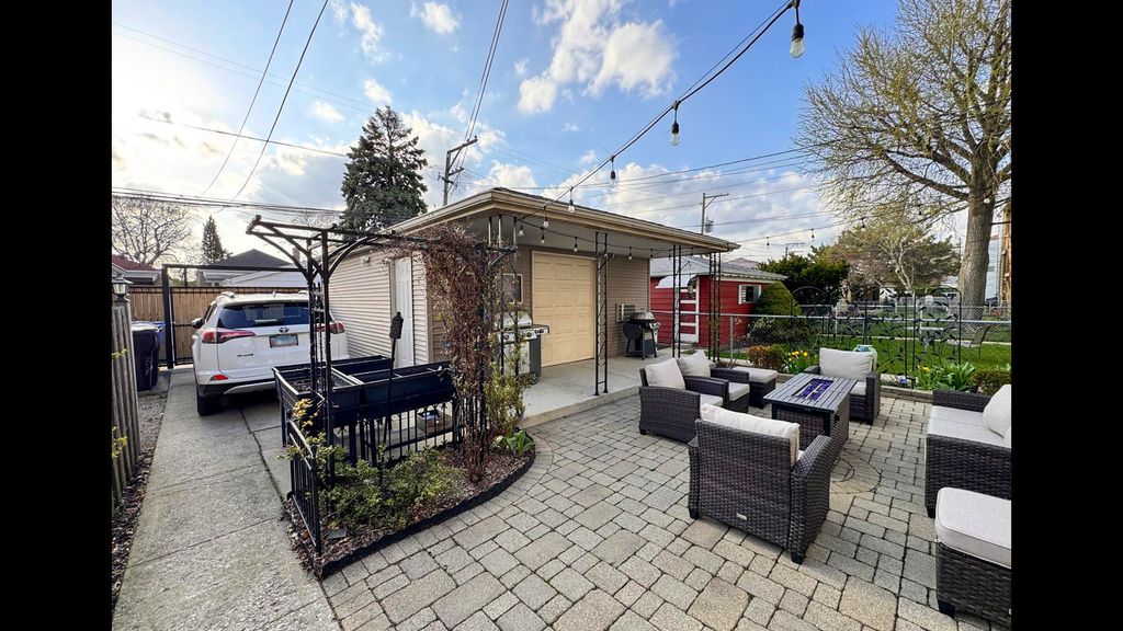 Image 53 of property listing at 5536 N Mango Avenue, Chicago, IL 60630