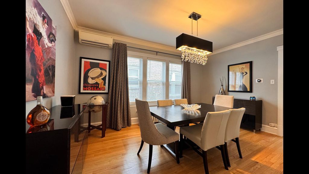Image 7 of property listing at 5536 N Mango Avenue, Chicago, IL 60630
