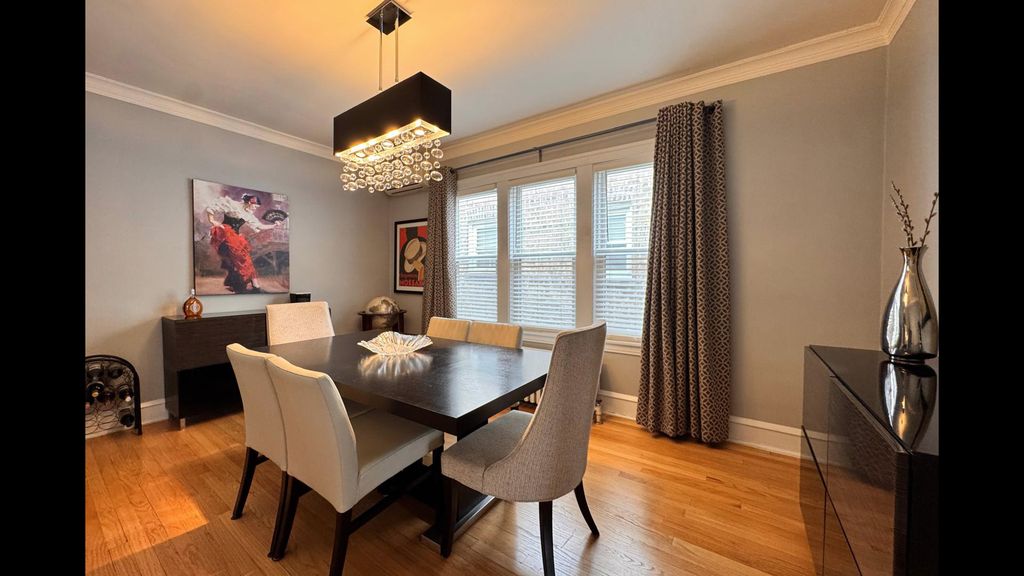 Image 8 of property listing at 5536 N Mango Avenue, Chicago, IL 60630
