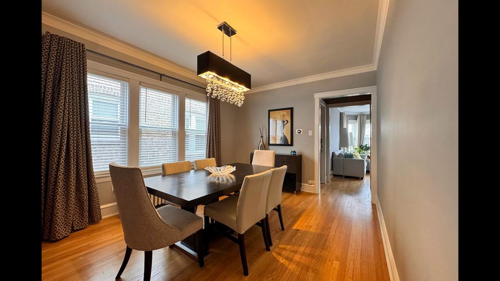Image 9 of property listing at 5536 N Mango Avenue, Chicago, IL 60630