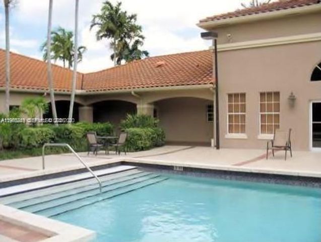 18328 NW 68th Ave H, Hialeah, FL 33015