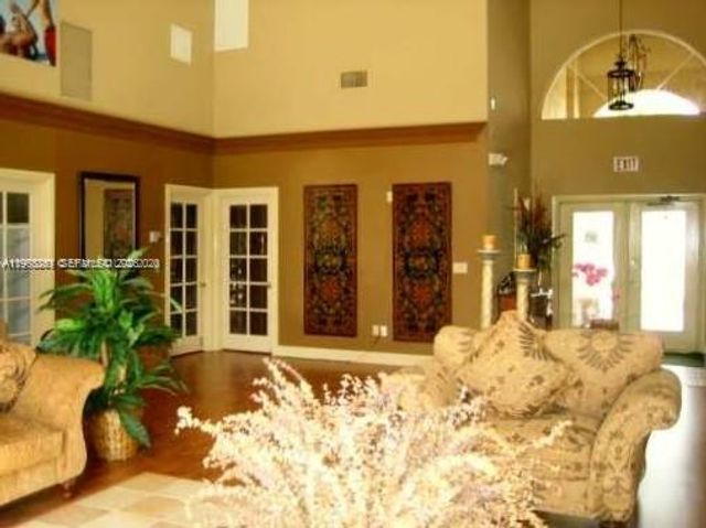 18328 NW 68th Ave H, Hialeah, FL 33015