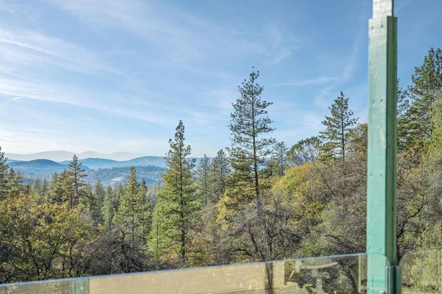 17833 Country Cir, Nevada City, CA 95959