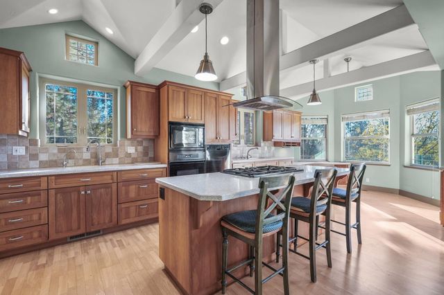 17833 Country Cir, Nevada City, CA 95959