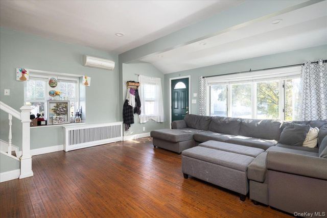 404 Silver Lane, Oceanside, NY 11572