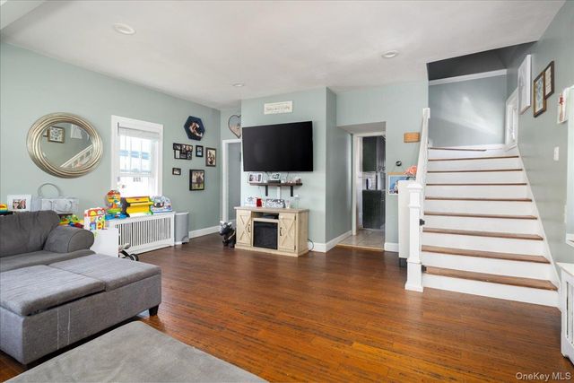 404 Silver Lane, Oceanside, NY 11572