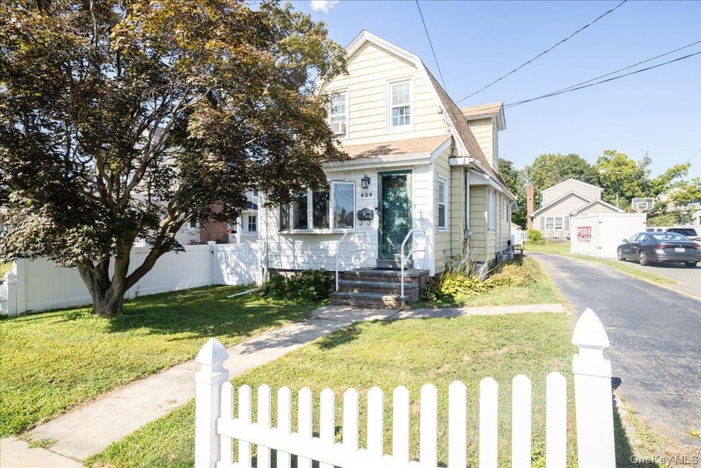 404 Silver Lane, Oceanside, NY 11572