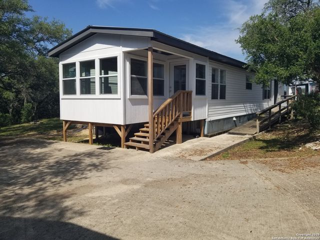 182 laurel ridge, Lakehills, TX 78063