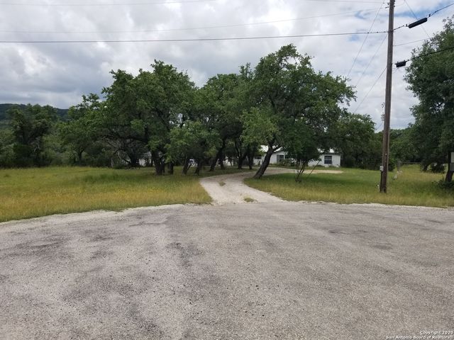 182 laurel ridge, Lakehills, TX 78063