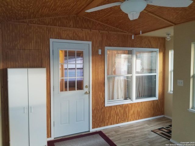 182 laurel ridge, Lakehills, TX 78063