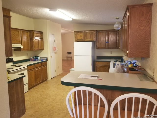 182 laurel ridge, Lakehills, TX 78063