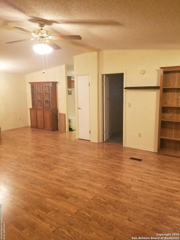 182 laurel ridge, Lakehills, TX 78063