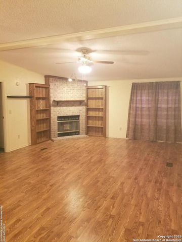 182 laurel ridge, Lakehills, TX 78063