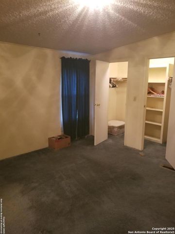 182 laurel ridge, Lakehills, TX 78063