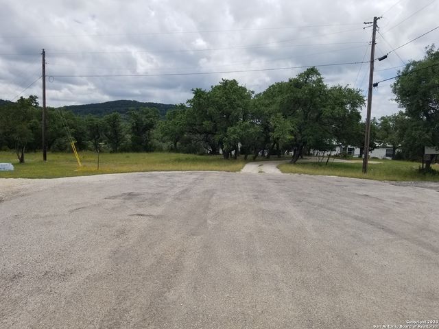 182 laurel ridge, Lakehills, TX 78063