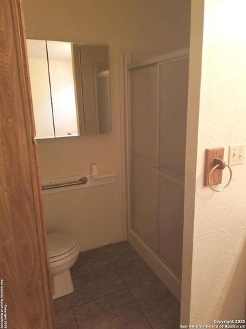 182 laurel ridge, Lakehills, TX 78063