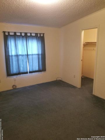 182 laurel ridge, Lakehills, TX 78063