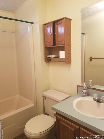 182 laurel ridge, Lakehills, TX 78063