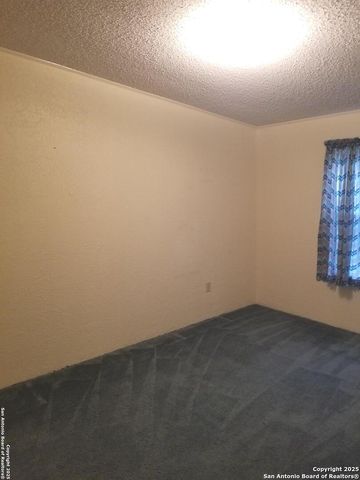 182 laurel ridge, Lakehills, TX 78063