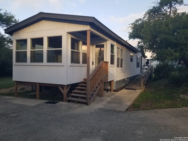 182 laurel ridge, Lakehills, TX 78063