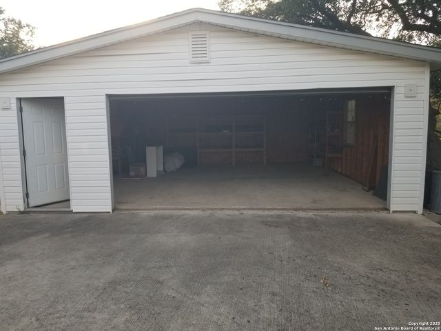 182 laurel ridge, Lakehills, TX 78063