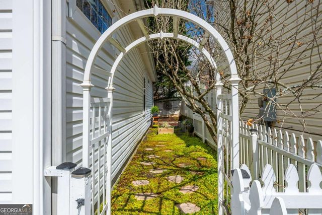 704 Gardenside Circle SE, Marietta, GA 30067