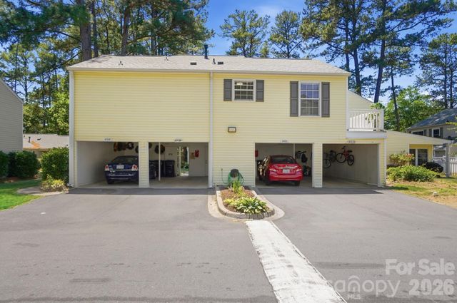8529 Castle Pine Court, Charlotte, NC 28226