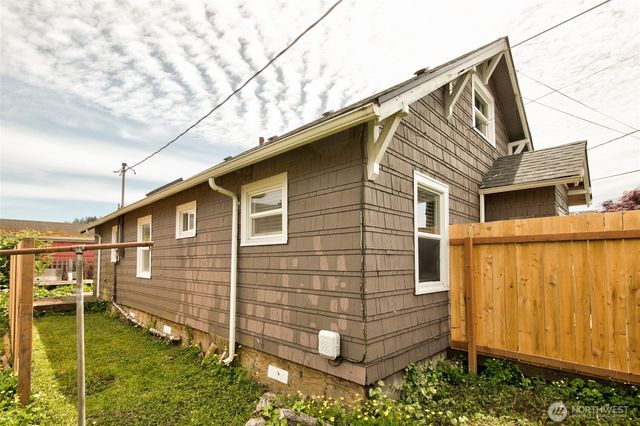 212 Hayes Street, Hoquiam, WA 98550