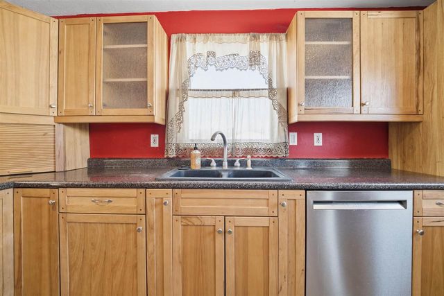 21 N BELL STREET, Fond Du Lac, WI 54935