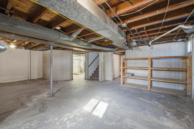 21 N BELL STREET, Fond Du Lac, WI 54935