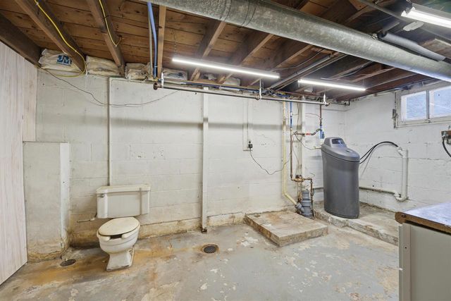 21 N BELL STREET, Fond Du Lac, WI 54935