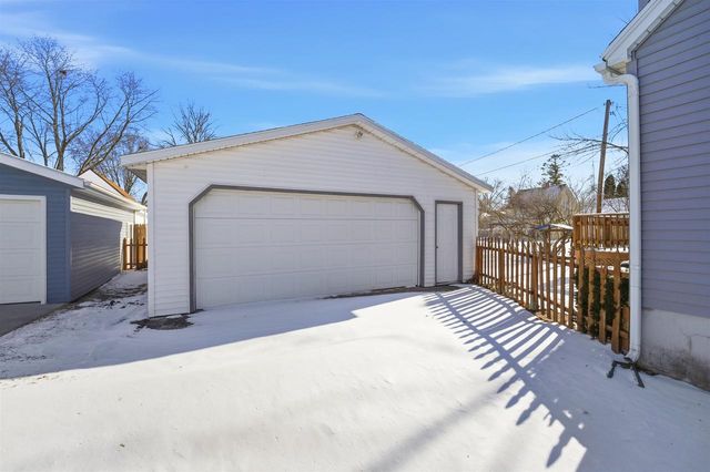 21 N BELL STREET, Fond Du Lac, WI 54935