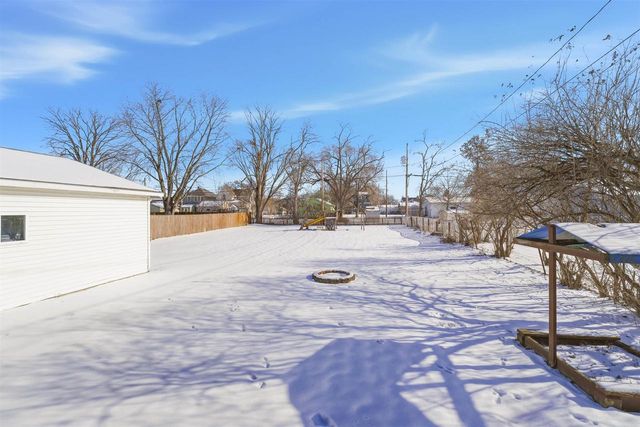 21 N BELL STREET, Fond Du Lac, WI 54935