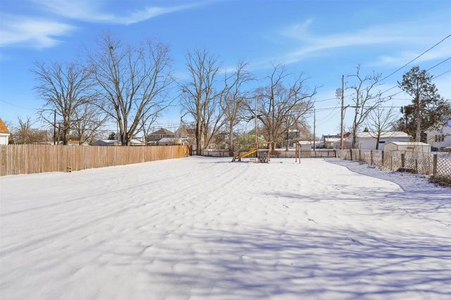 21 N BELL STREET, Fond Du Lac, WI 54935