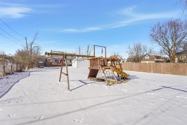 21 N BELL STREET, Fond Du Lac, WI 54935