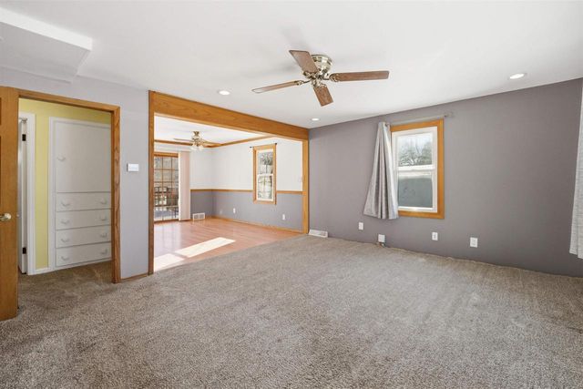 21 N BELL STREET, Fond Du Lac, WI 54935