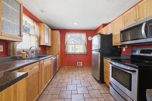 21 N BELL STREET, Fond Du Lac, WI 54935