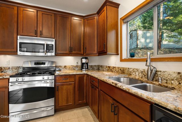 21 Midlake Drive, Sagle, ID 83860