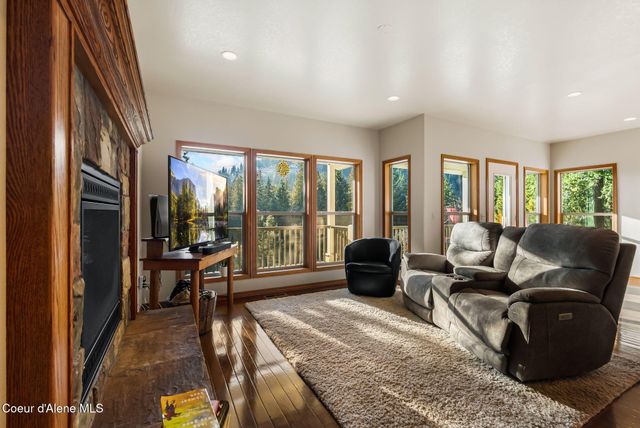 21 Midlake Drive, Sagle, ID 83860