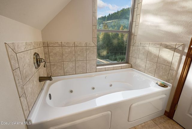 21 Midlake Drive, Sagle, ID 83860