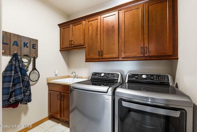 21 Midlake Drive, Sagle, ID 83860