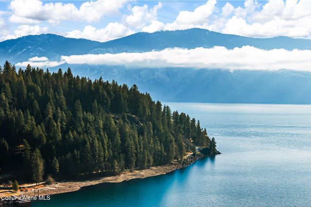 21 Midlake Drive, Sagle, ID 83860