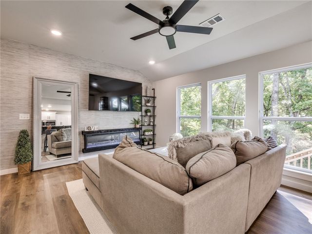 16 Lanark Circle, Bella Vista, AR 72715